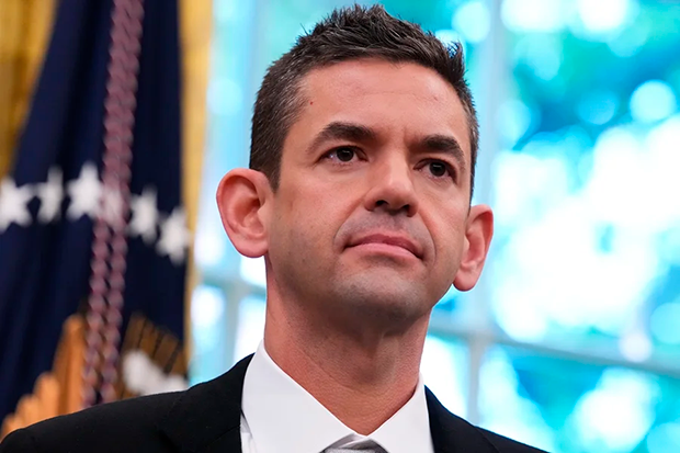 Trump zoa diretor da Nasa por orelhas grandes: “Tem uma super audição”