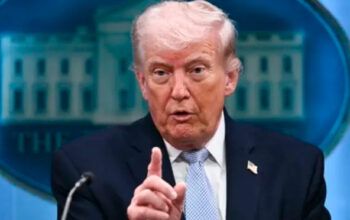 “Você é uma desgraça”: Trump ataca jornalista que lhe questionou sobre manifesto de atirador