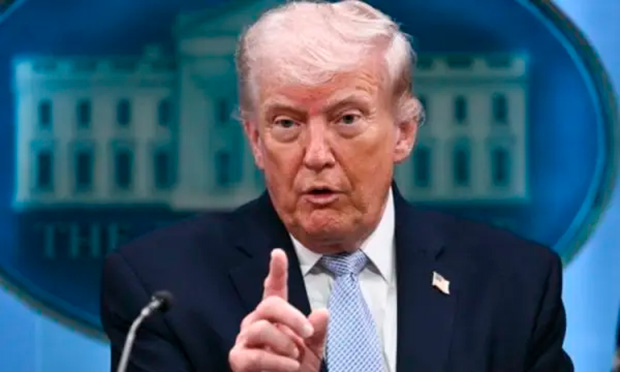 “Você é uma desgraça”: Trump ataca jornalista que lhe questionou sobre manifesto de atirador