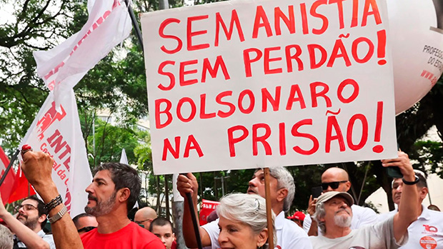 54% vê tentativa de beneficiar Bolsonaro em redução de penas do 8 de janeiro, aponta Quaest