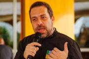 "A história só piora", diz Boulos sobre Valdemar tentar normalizar relação entre Flávio Bolsonaro e Vorcaro