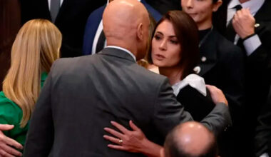 Abraço entre Michelle Bolsonaro e Alexandre de Moraes durante a posse de Kassio Nunes provocou ira entre bolsonaristas