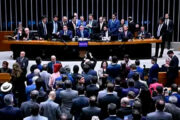 AGU pede ao STF suspensão da Lei da Dosimetria, que reduz penas dos golpistas do 8/1