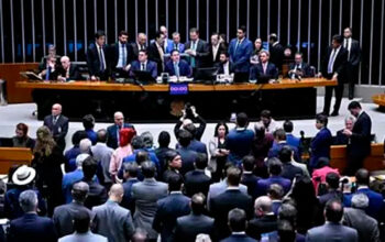 AGU pede ao STF suspensão da Lei da Dosimetria, que reduz penas dos golpistas do 8/1