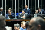 Alcolumbre promulga lei da dosimetria que beneficia condenados pelo 8/1