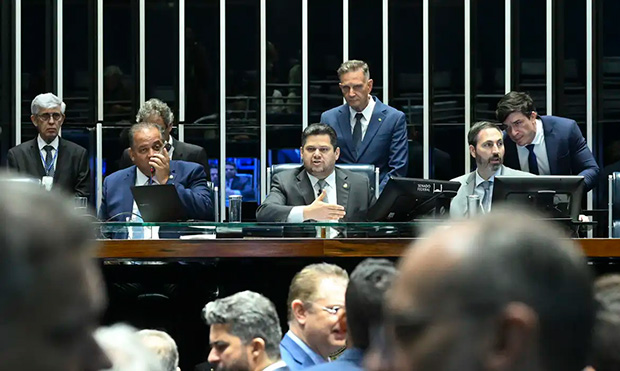 Alcolumbre promulga lei da dosimetria que beneficia condenados pelo 8/1