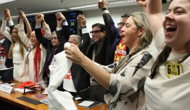 Comissão da Câmara aprova PEC que prevê fim da escala 6×1