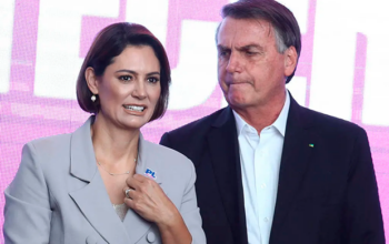 “Corpo cansado”: Michelle desabafa após dar banho em Bolsonaro