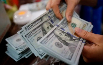 Dólar cai a R$ 4,91 e atinge menor valor em mais de dois anos