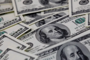 Dólar cai para R$ 4,98 e bolsa sobe em dia de alívio