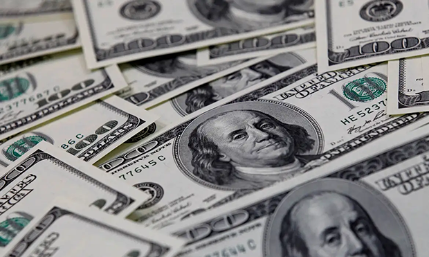 Dólar cai para R$ 4,98 e bolsa sobe em dia de alívio