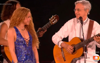 Em show em Copacabana, Shakira se derrete por Caetano Veloso e Maria Bethânia em show
