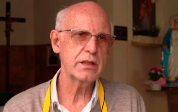 Vereador bolsonarista pede que padre Julio perca status religioso