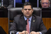 Estadão aponta Alcolumbre como símbolo da degradação do Senado
