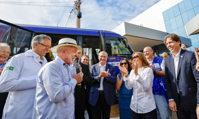 Lula anuncia R$ 2,2 bi para tratamentos contra o câncer pelo SUS