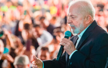 Lula descarta desafiar EUA, mas diz que Brasil não é republiqueta