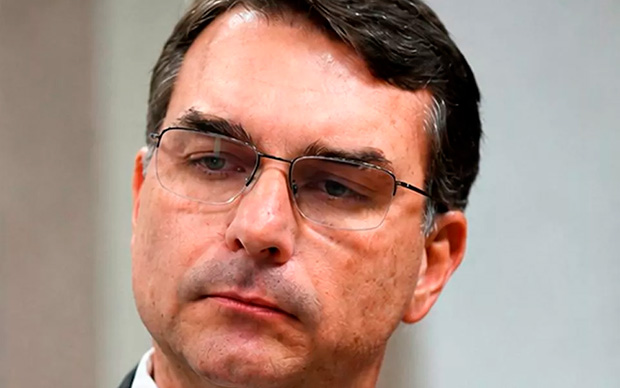 Lula ironiza Flávio Bolsonaro e diz que nunca buscou "Lei Vorcaro" para financiar artistas brasileiros