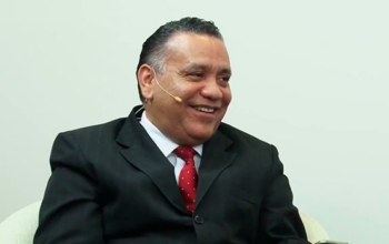 Pastor bolsonarista Aldery Nelson Rocha diz que mulher deve “rastejar” pelo marido para manter casamento