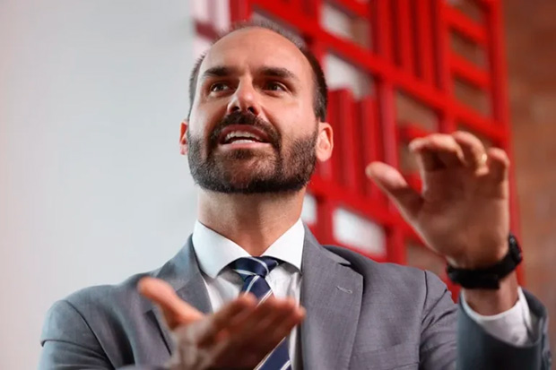 PGR pede condenação de Eduardo Bolsonaro por coação contra ministros do STF