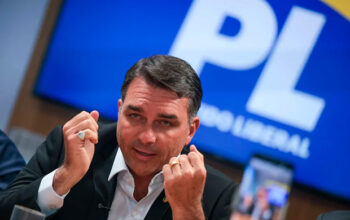 PL dá prazo para Flávio Bolsonaro provar que não derreteu