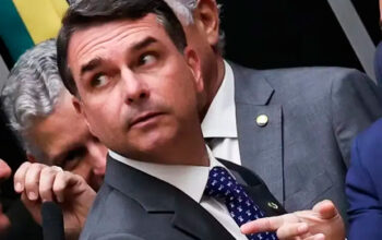 Rejeição de Flávio Bolsonaro ultrapassa a de Lula, diz Datafolha