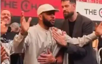 “Cristo me fez livre”: Daniel Alves prega para 35 mil na Espanha