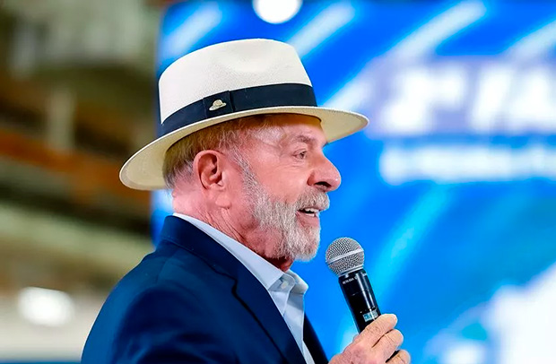 Lula faz nova sessão de radioterapia no couro cabeludo