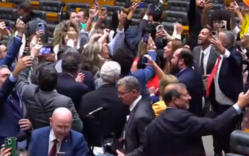 Câmara aprova PEC que acaba com escala 6x1 por 472 votos a 22; texto vai ao Senado