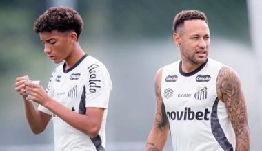 Neymar agride Robinho Jr. após ser driblado pelo garoto em treino