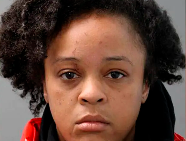 Mulher é condenada por jogar dinamite em namorado enquanto ele dormia
