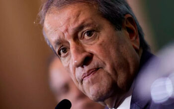 Valdemar diz que Flávio Bolsonaro foi à casa de Vorcaro para tentar conseguir o resto do dinheiro