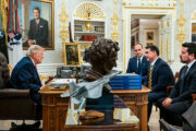 Após tarifaço, 'traição ao Brasil' explode nas redes com 78% contra Trump e clã Bolsonaro