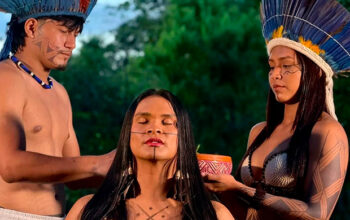 Boi Caprichoso anuncia Lup Moara a primeira mulher trans como tuxaua do Festival de Parintins