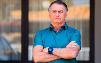 Bolsonaro depõe em casa sobre arma apreendida sem certificado no DF