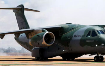 Brasil envia avião com equipes de busca à Venezuela