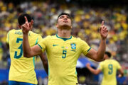 Brasil vira no final do jogo contra o Japão e avança para as oitavas da Copa
