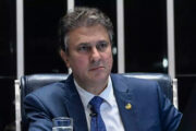 Camilo Santana é o mais cotado para ser líder do governo Lula após eventual saída de Wagner