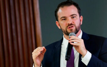 Dario Durigan diz que o Governo quer acabar com declaração do IR em até dois anos