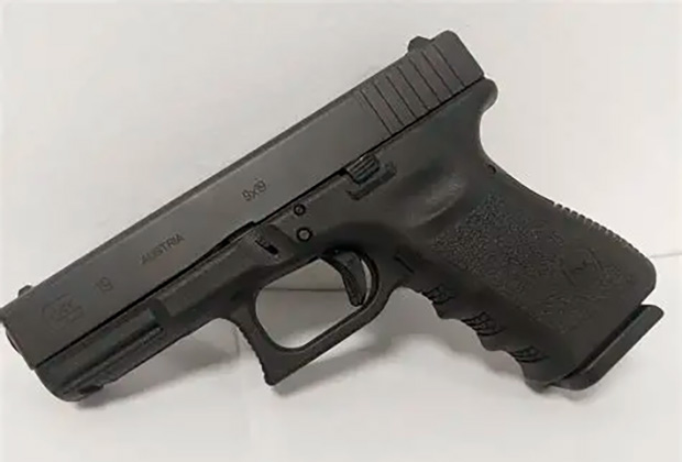 Defesa admite que pistola pertence a Bolsonaro, mas alega que estava “inoperante”