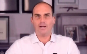 Eduardo Bolsonaro se compara a Rocky Balboa