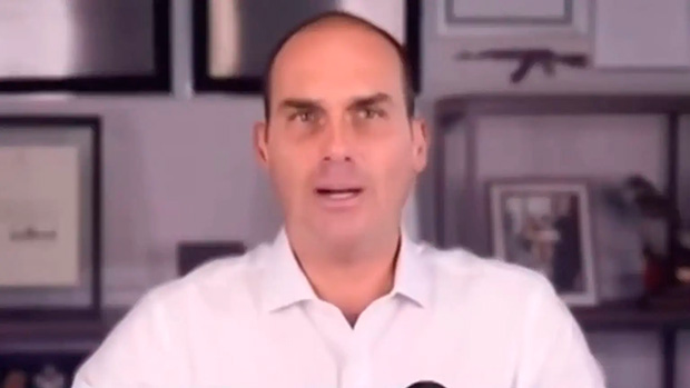 Eduardo Bolsonaro se compara a Rocky Balboa