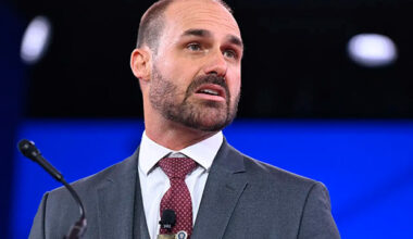 Eduardo Bolsonaro sugere bombardear o Brasil com participação dos EUA