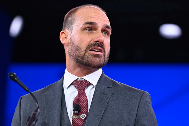 Eduardo Bolsonaro sugere bombardear o Brasil com participação dos EUA