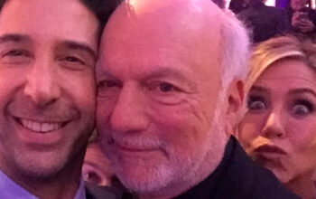 Elenco se despede de James Burrows, diretor de "Friends", morto aos 85 anos