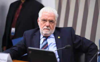 Elo de Jaques Wagner com o Master envolveria viagens em jatos de Vorcaro e apartamento em Salvador