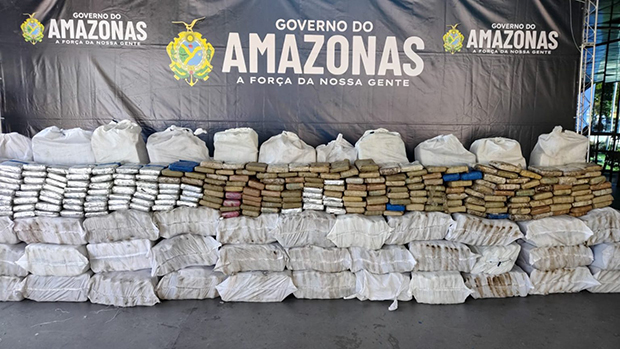 Forças de segurança apreendem 2,5 toneladas de drogas, armamento e munição nas proximidades de Coari (AM)