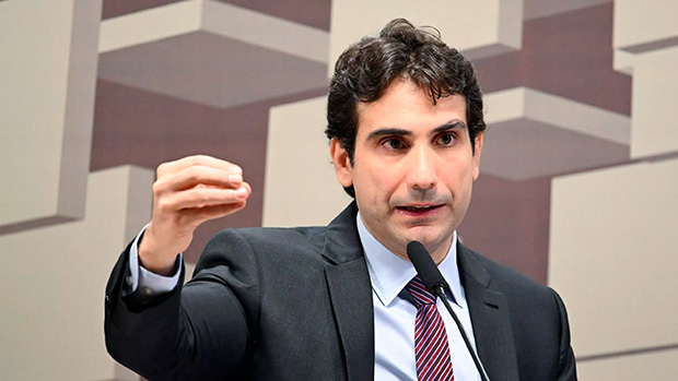 Galípolo rebate acusações dos EUA e defende PIX: "terá de ser aceito"