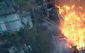 Incêndio atinge Paraisópolis e destrói casas de madrugada