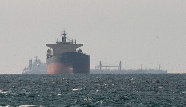 Irã alerta navios contra tentativas de atravessar o Estreito de Ormuz