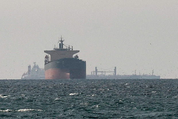 Irã alerta navios contra tentativas de atravessar o Estreito de Ormuz